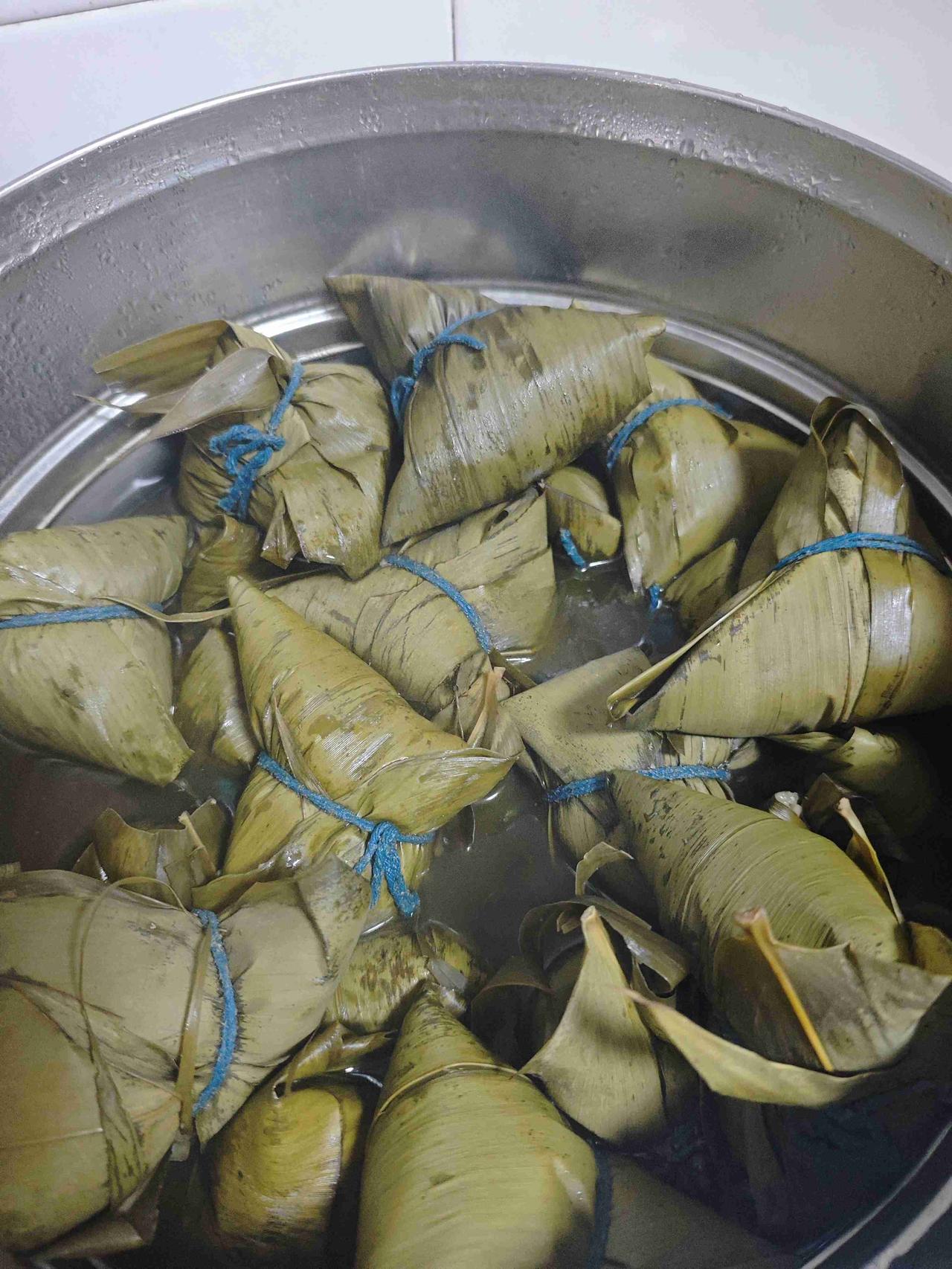 一个记吃不记打的老太太，没脸，真没脸，不长记性。

也知道，1分钱1分货，经常给