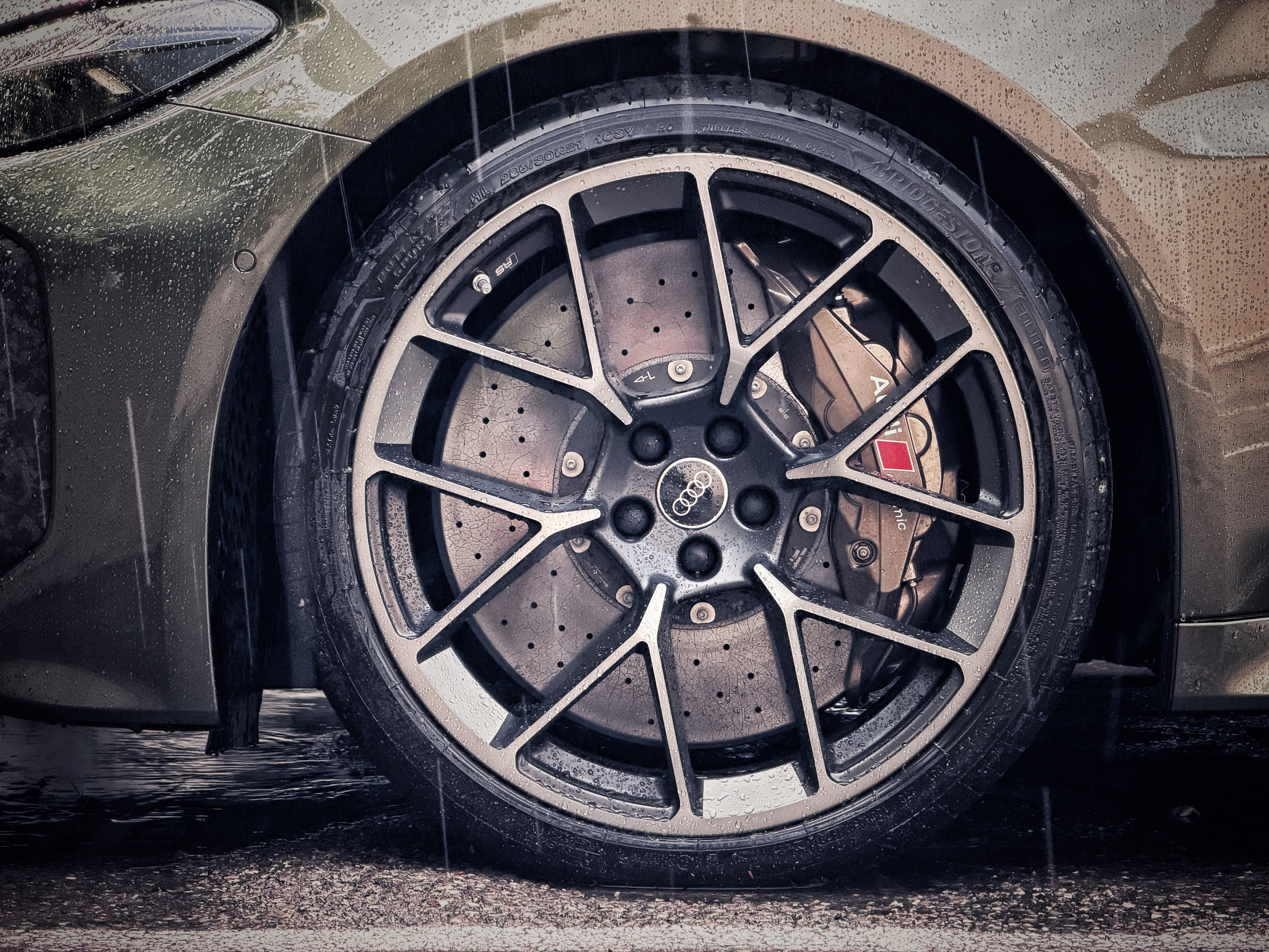 南法爆雨，明天开你🚀。RS5 Avant 639匹 825Nm V6混动 + 