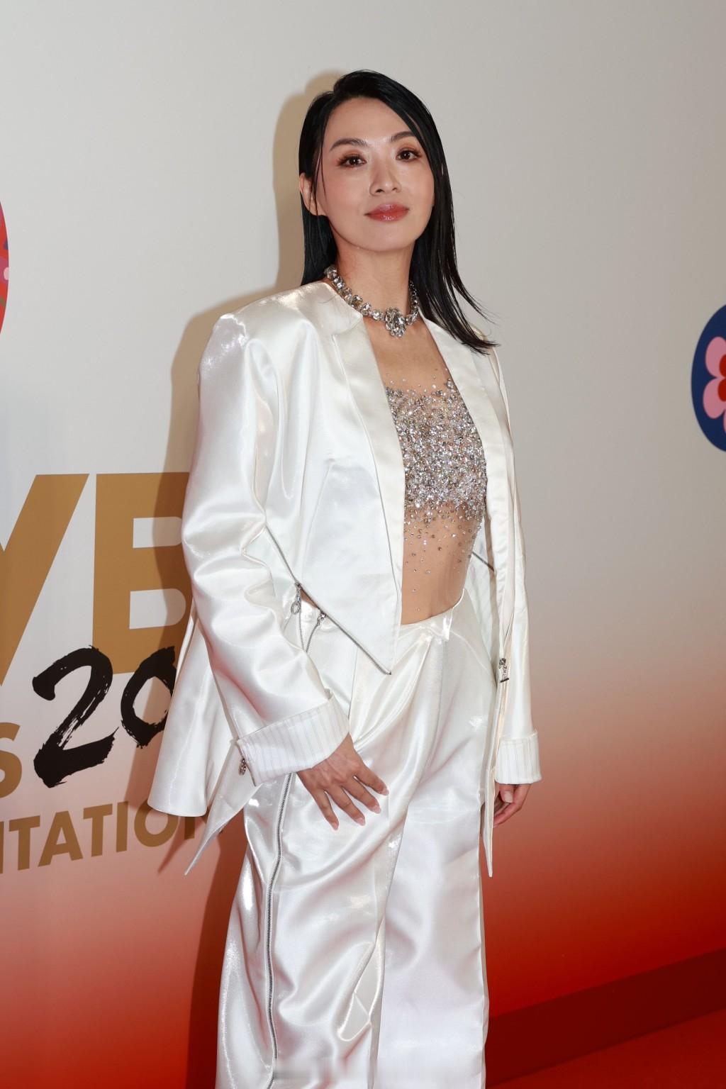 TVB节目巡礼2026｜陈炜指许绍雄报喜不报悲 周嘉洛自爆人工平兼任劳任怨陈炜、