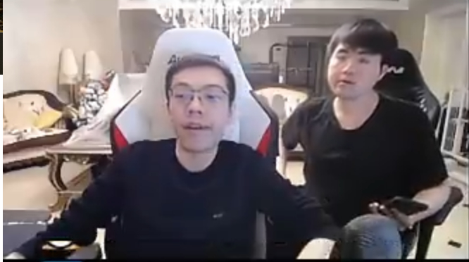 #姿态#刚才看姿态开箱子，他们steam换号，完后弹出来了个谁要玩游戏，有一个头