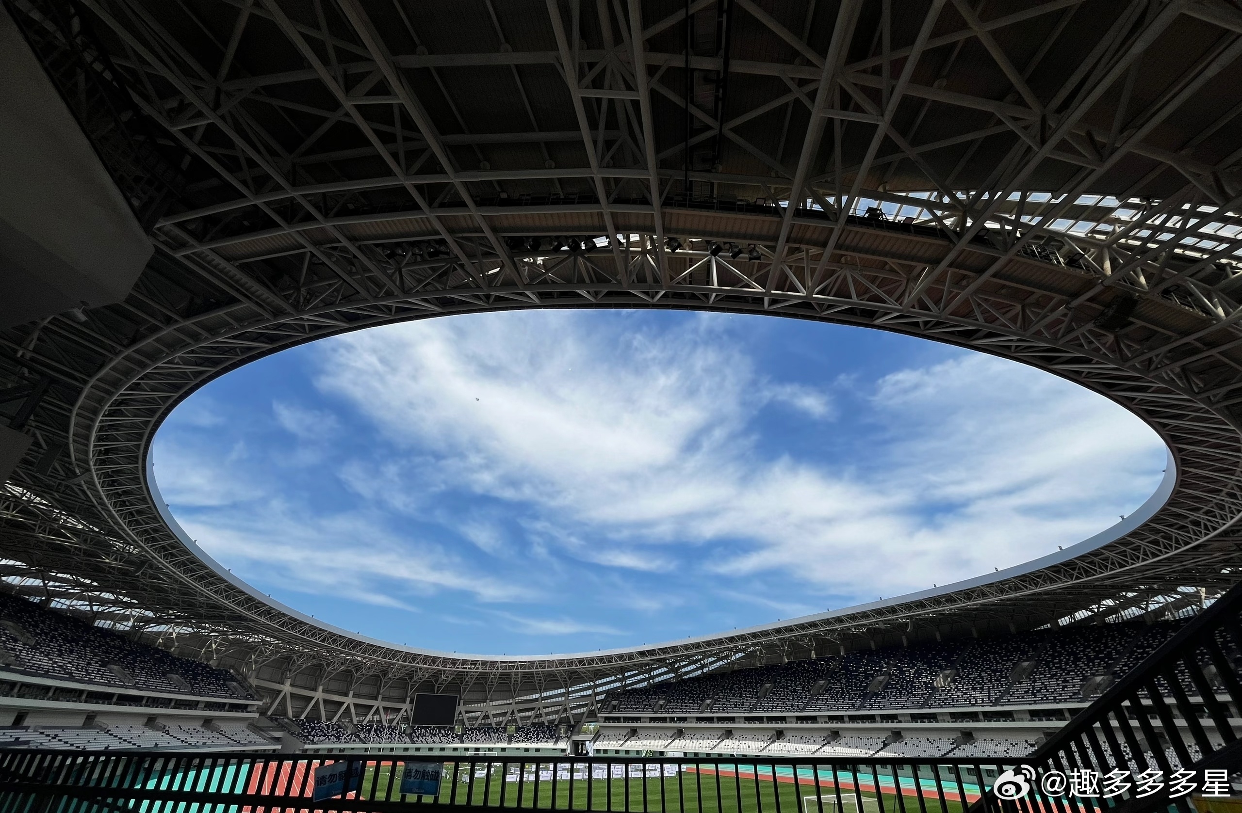 郑钧、宝石老舅、岳云鹏、杭盖、GALA……这阵容放在任何一个城市都能刷屏，还刚好