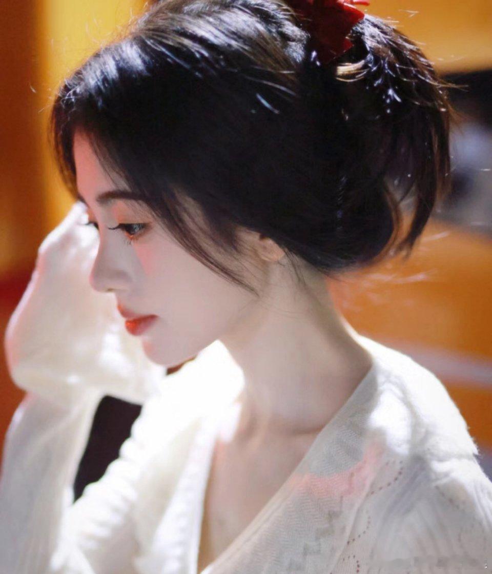 求你们给我个图片证明她鼻子是真的！ ​​​