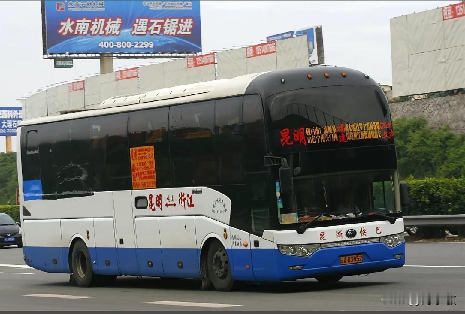 云南昆明市曾经的省际长途线路（十），还有多少在跑？
昆明—文成
昆明—忠县
昆明