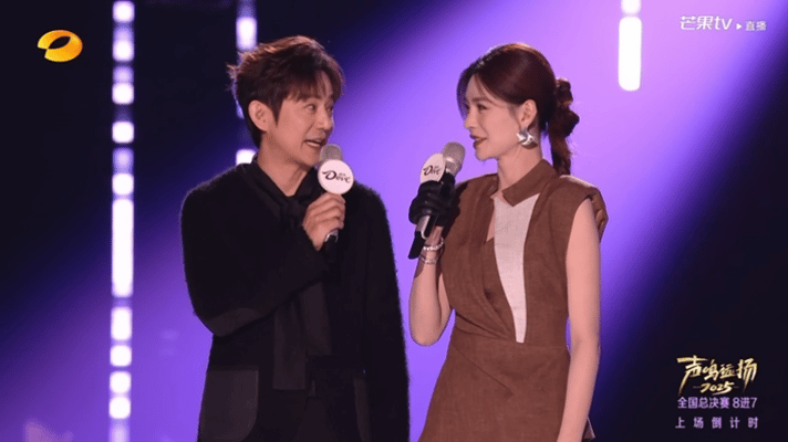 何炅 花花老师满意吗声鸣远扬 谁懂啊，何老师真的是梗王，逗花花这一下也太可爱了 