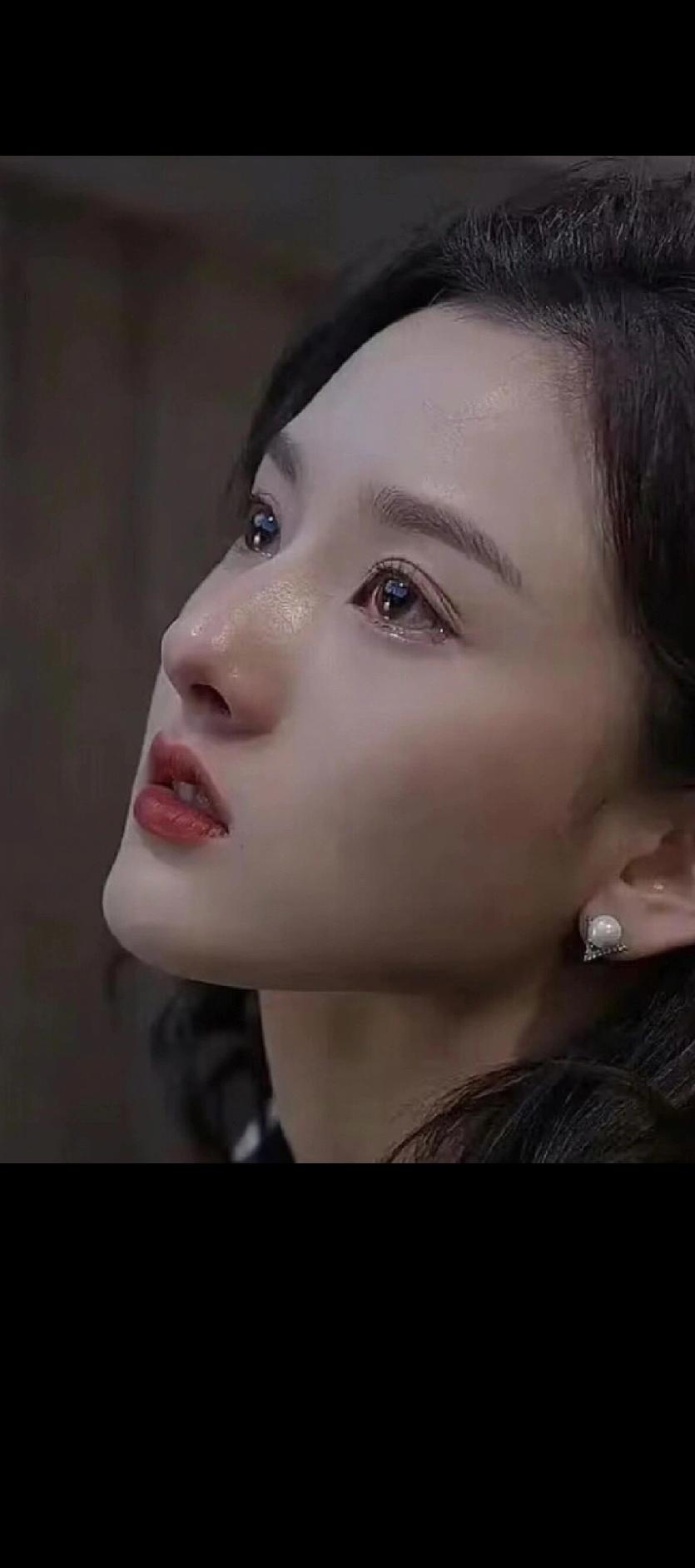 夫妻间在金钱支配上要看他们的家庭地位。
男人收入高支配权就大，妻子收入高则是家中