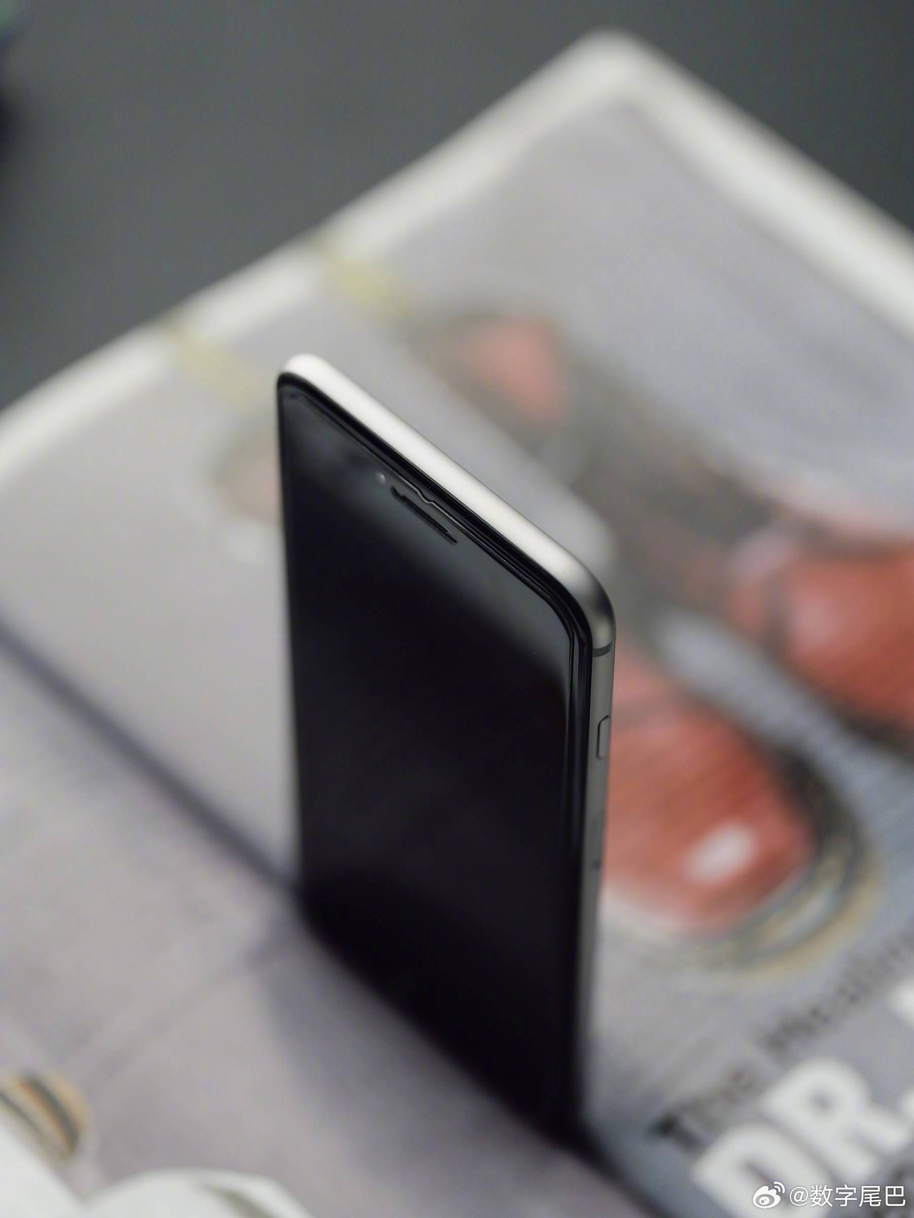 怀旧小抽屉 晒晒经典的 6P，颜值手感真绝，每年我都会固定时间拿出来充电开个机，