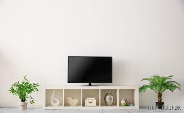 使用电视家应用观看IPTV电视直播频道
电视家能播IPTV了，光猫路由器不改就白