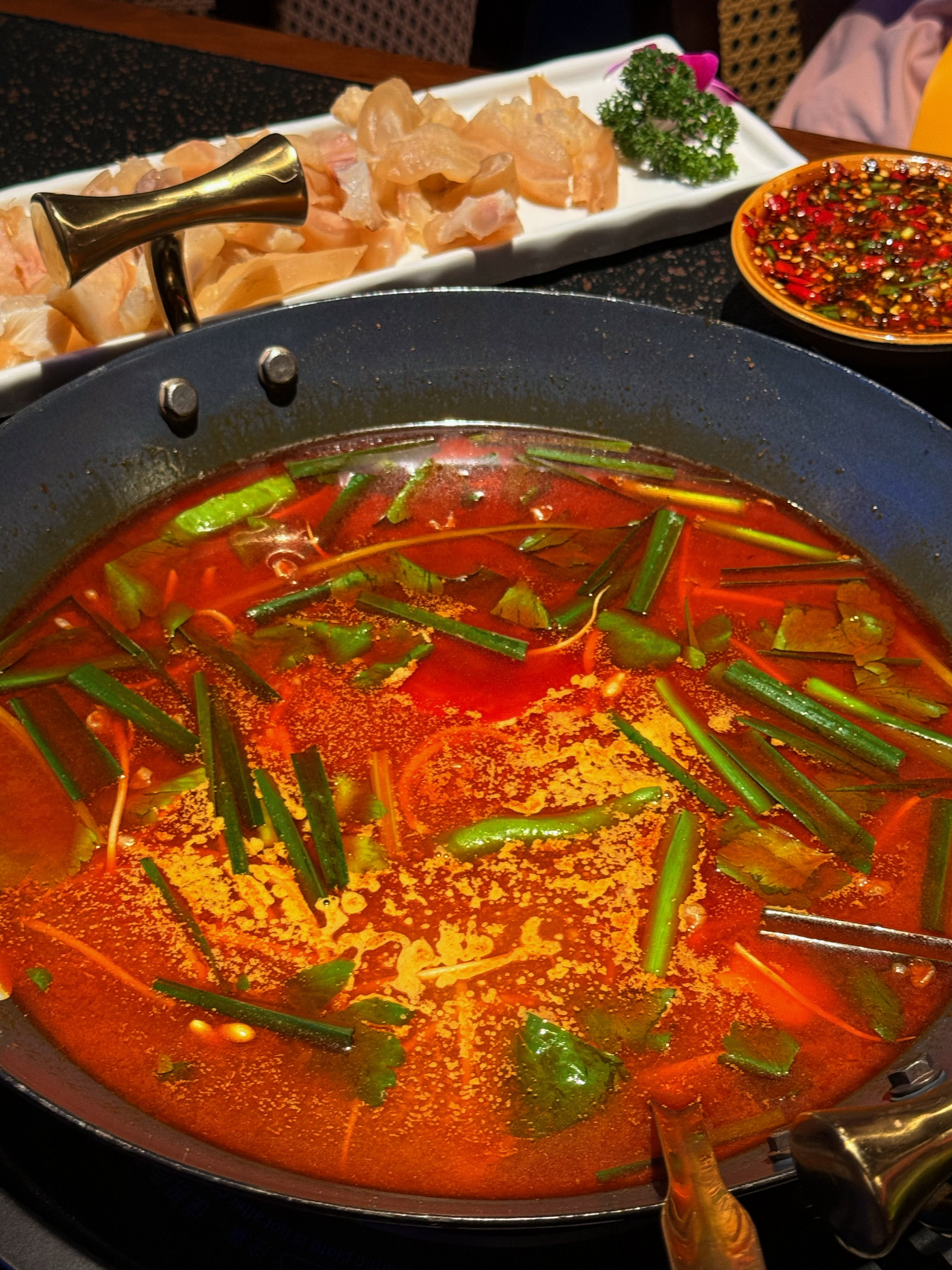 天塌了、、深圳开了贵厨酸汤牛肉火锅、、也开了巧八角冰浆、、、去茶山也有了我最爱的