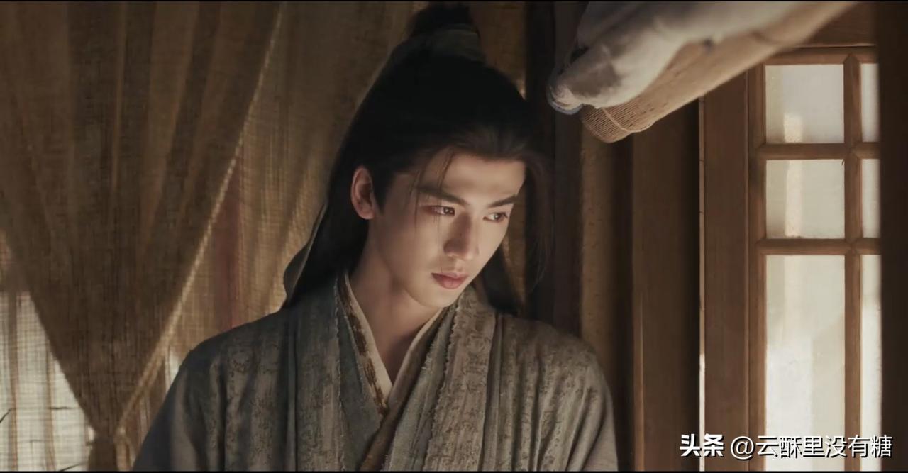 《逐玉》张凌赫：扛得住黑稿，让得上桌，这份自信内娱稀缺

逐玉热播，观众一边嗑生