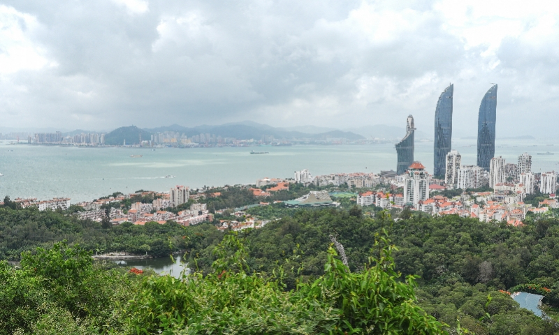 #厦大张荣谈AI时代教育温度#【专访厦大张荣：在AI浪潮中，守护“对学生最好”的