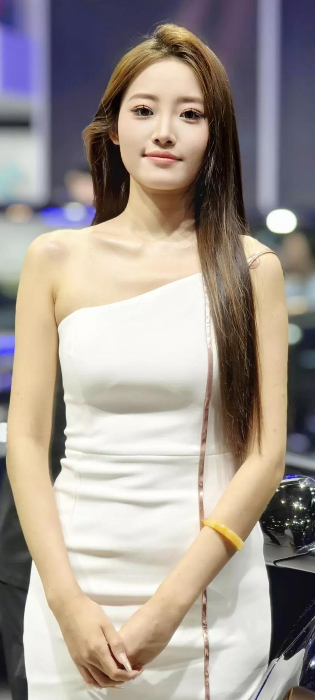 车模小姐姐靓照赏析车模 手机摄影