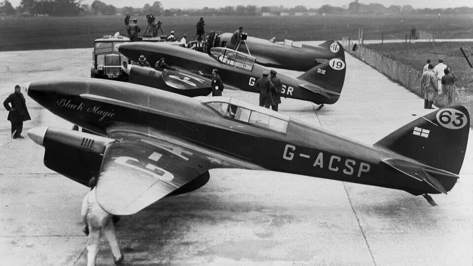 1934年，英国德.哈维兰公司的DH.88竞赛飞机，在从伦敦到墨尔本的长途飞行比