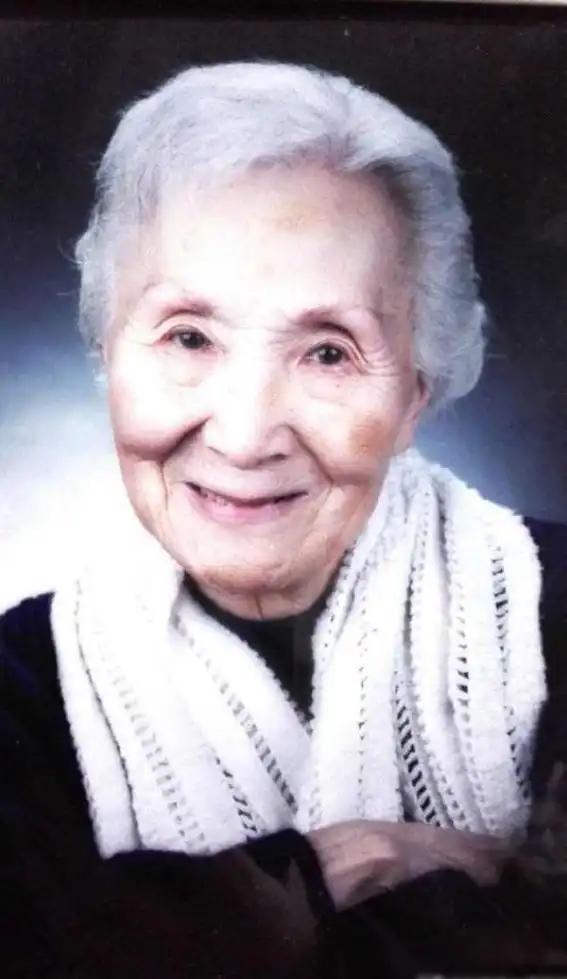 2007年，钱学森96岁大寿，高朋满座。突然，他看到角落里坐着一个白发老太太，不