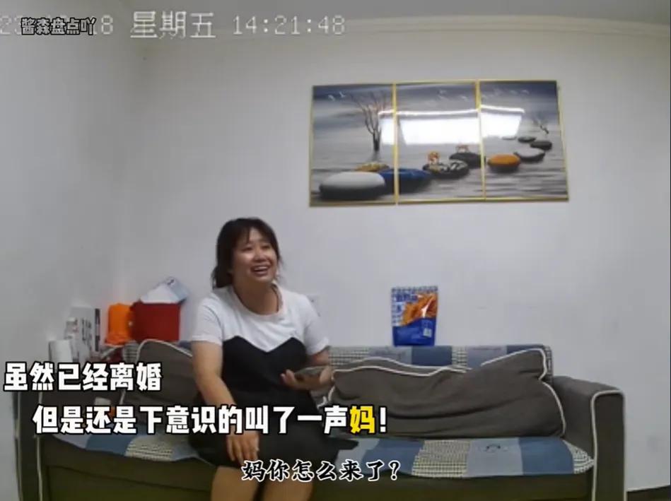 女子前一天和丈夫离了婚，
第二天婆婆就赶到女子身边。

婆婆表示快开学了，要帮儿