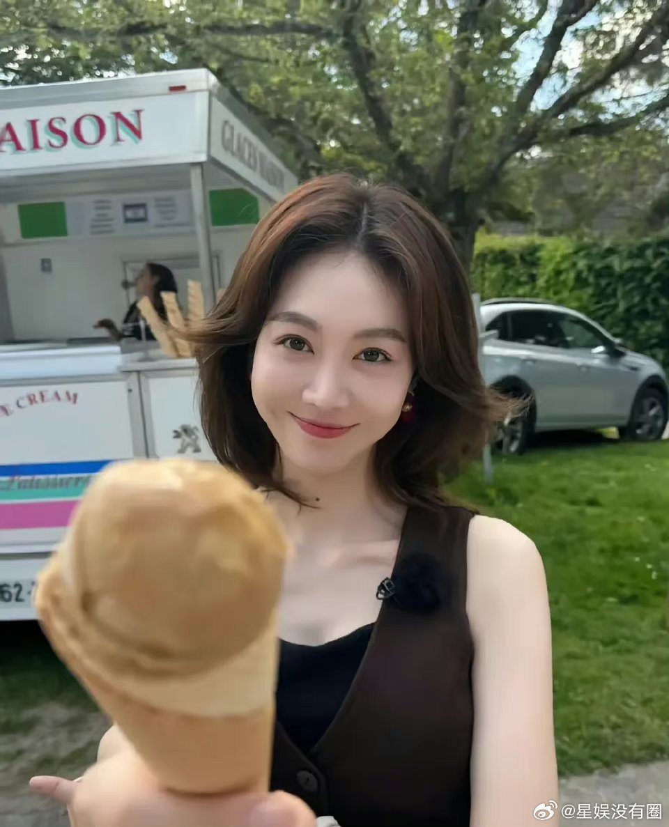 姜妍的美貌可以吊打娱乐圈很多艺人吧。。 ​​​