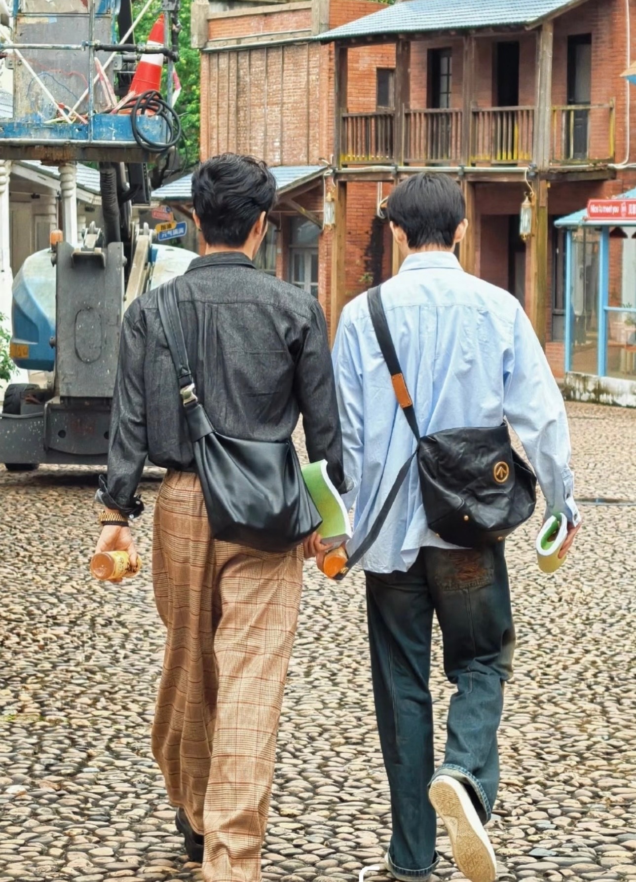 何昶希回应逐玉换脸 新剧开播之际，何昶希发长文吐露心声，对角色偏爱有加，这波操作