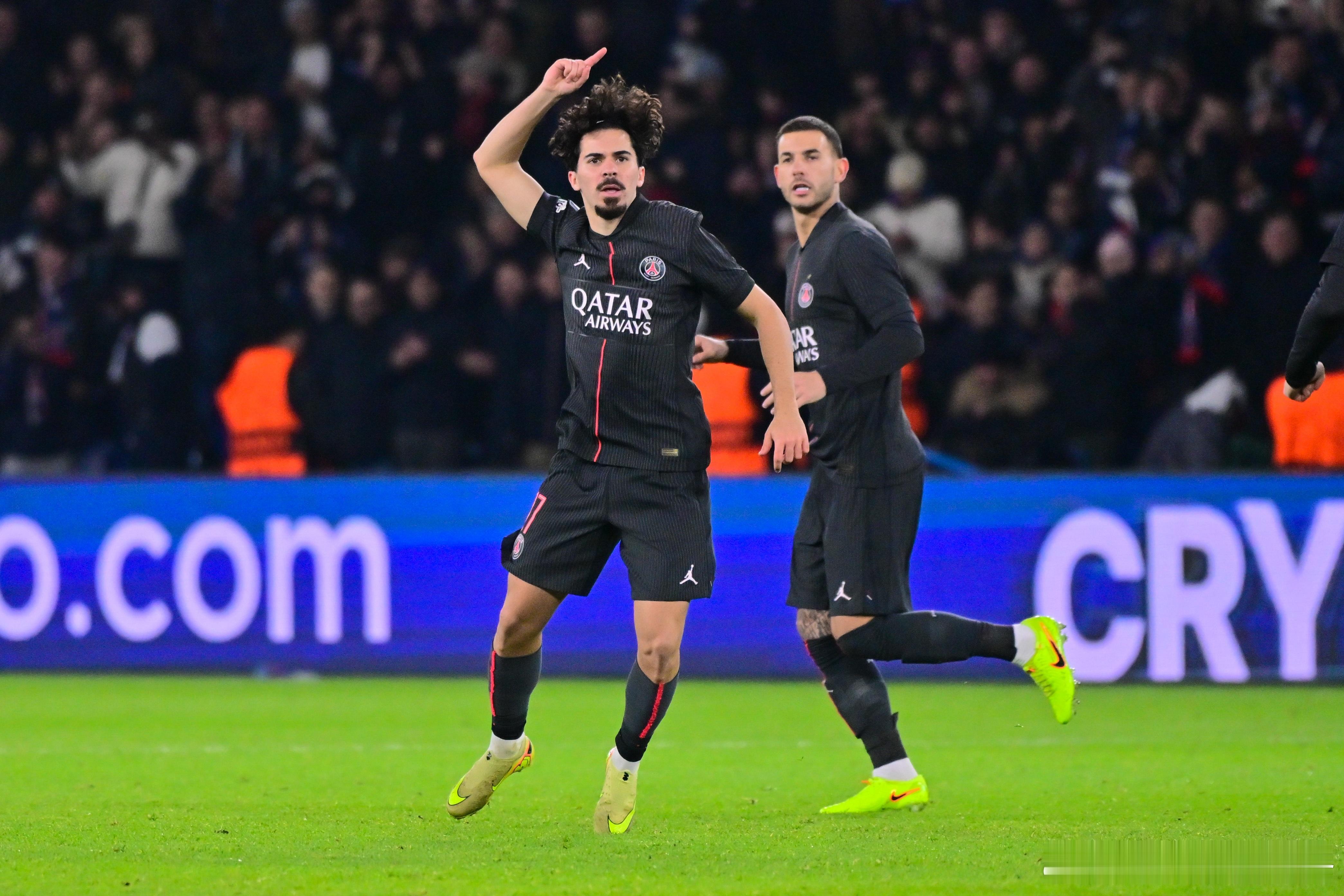 周日 法甲看法027  斯特拉斯堡 vs 巴黎圣曼两队实力差距固然明显，但是坐镇