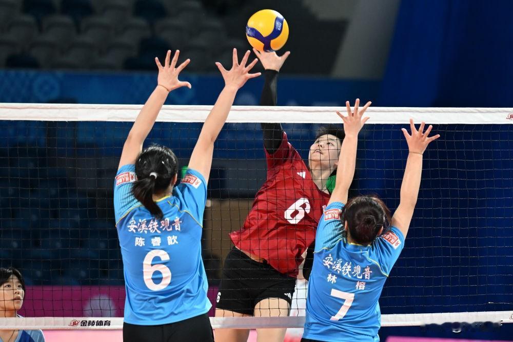 尘客
 
全运会U18女排：泪与光中，见证女排精神的传承
 
11月10日，深圳