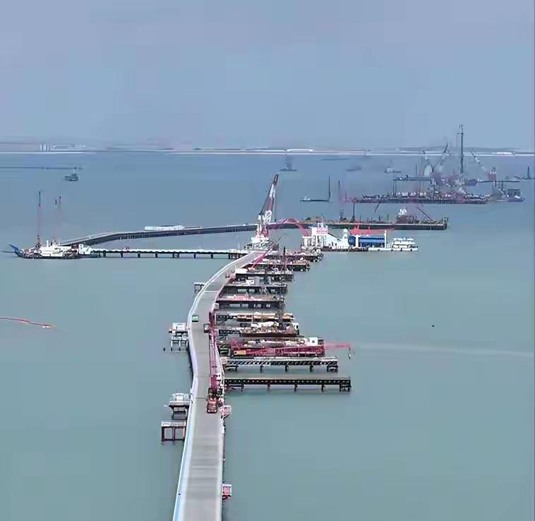 厦金大桥：台湾同胞回家的路

福建厦门到台湾金门的大桥，正在紧锣密鼓施工中。这座