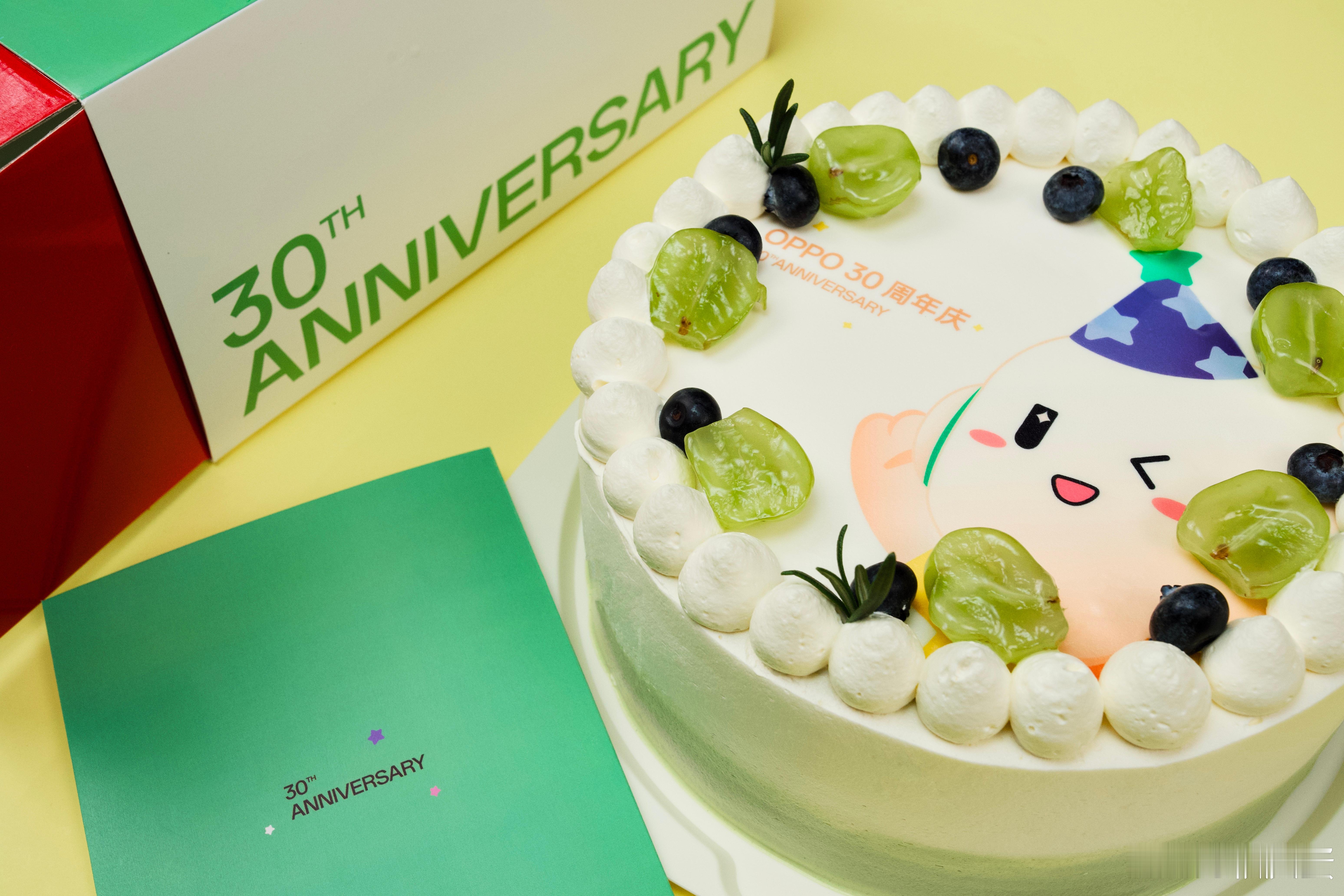 转眼小欧三十啦，生日快乐~吃上限定蛋糕了hh🎂 ​​​