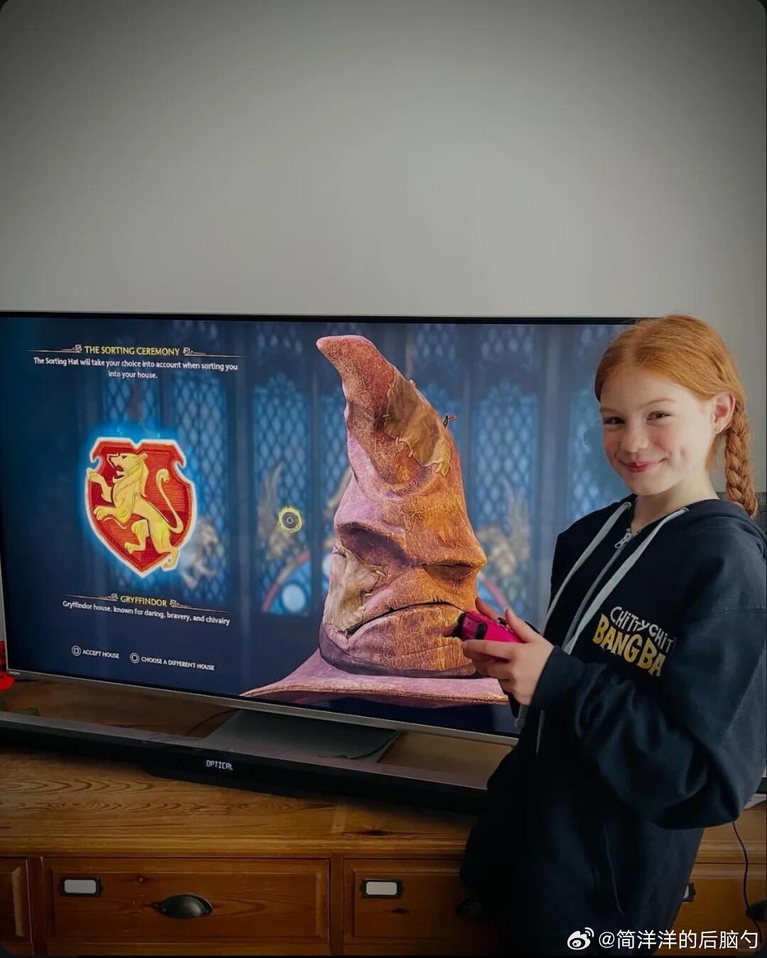 剧版《哈利·波特》金妮的演员发了一条ins，果然我们金妮不管在电影还是电视剧都是