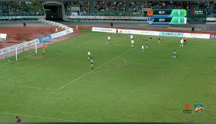 “吴越杯”现场看比赛的观众还是太少了点，这跟隔壁苏超场场爆满真的不可同日而语啊！