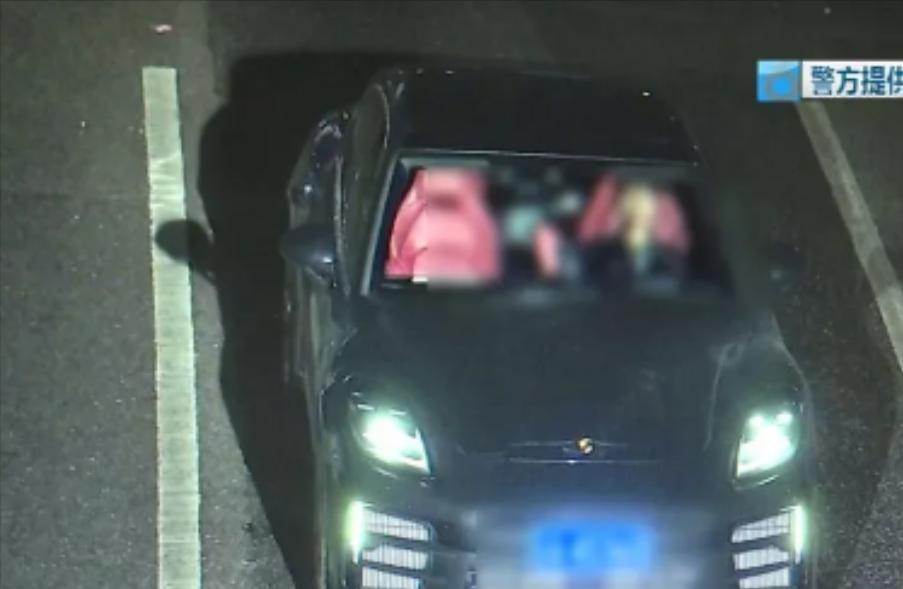 云南昆明，一女子惊讶的发现，她价值140多万的保时捷，明明停在公司停车场没开，可