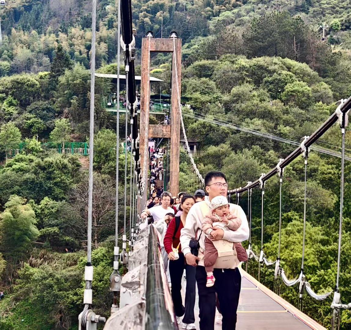 岁月不长，好好爱自己，别辜负日子，别亏了自己
 
人这一辈子，掰着手指头算算，真