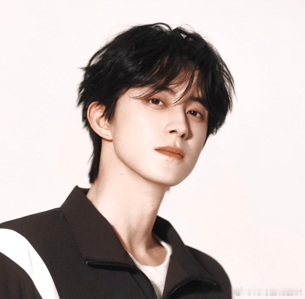 敖瑞鹏 𝐒𝐡𝐚𝐫𝐞敖瑞鹏头像 