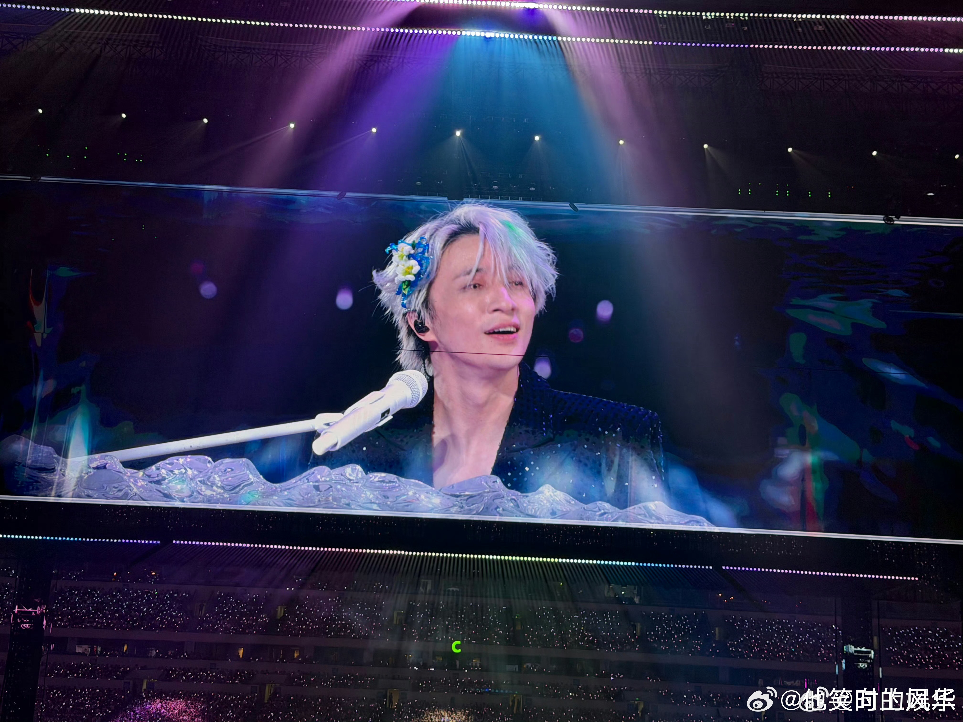 下去的是薛之谦上来的是花仙子薛之谦头上长了一朵小花✨万兽之王南京站舞台彩蛋来袭，