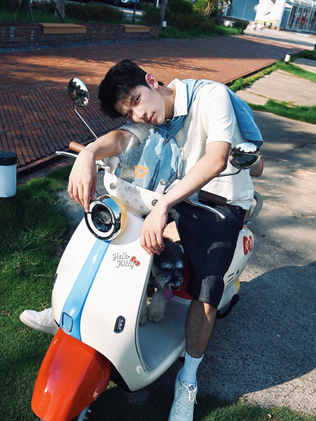 这位同学 要不要和学长可爱出发