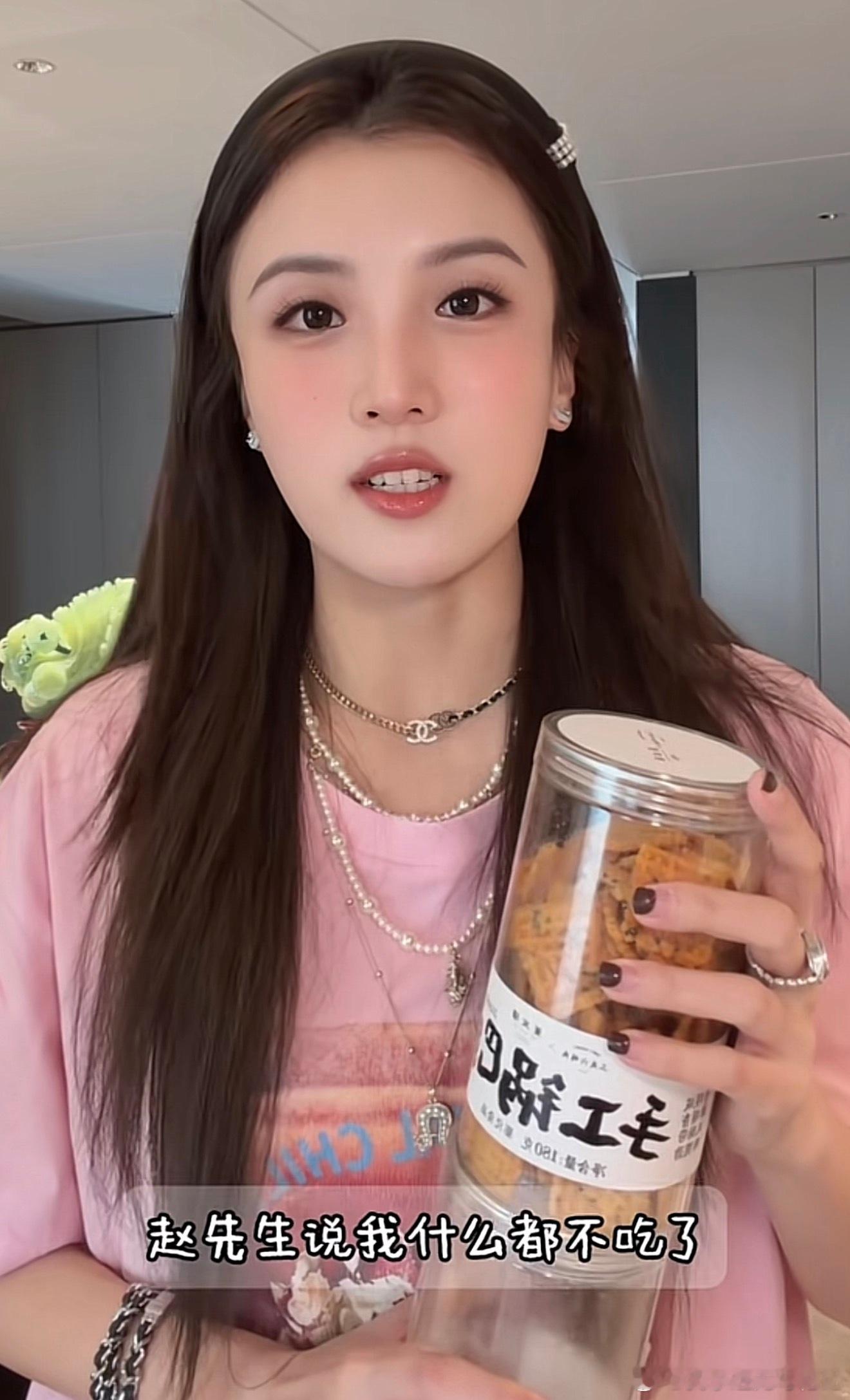 为了要孩子君瑞还是少吃点零食吧，家里等这孩子都等五年了 