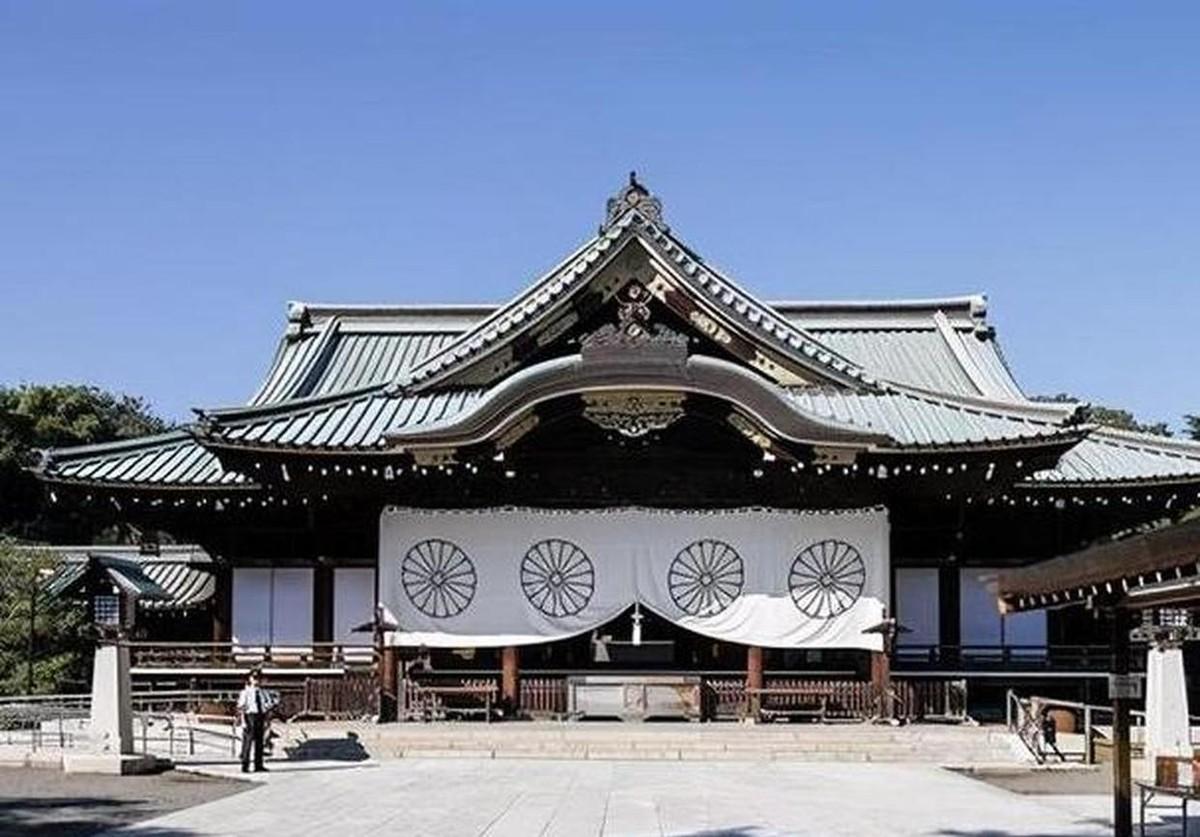 如此媚日，令人愤慨！
十年沉默，换来的是什么？是日本右翼势力愈发猖狂的＂拜鬼＂行