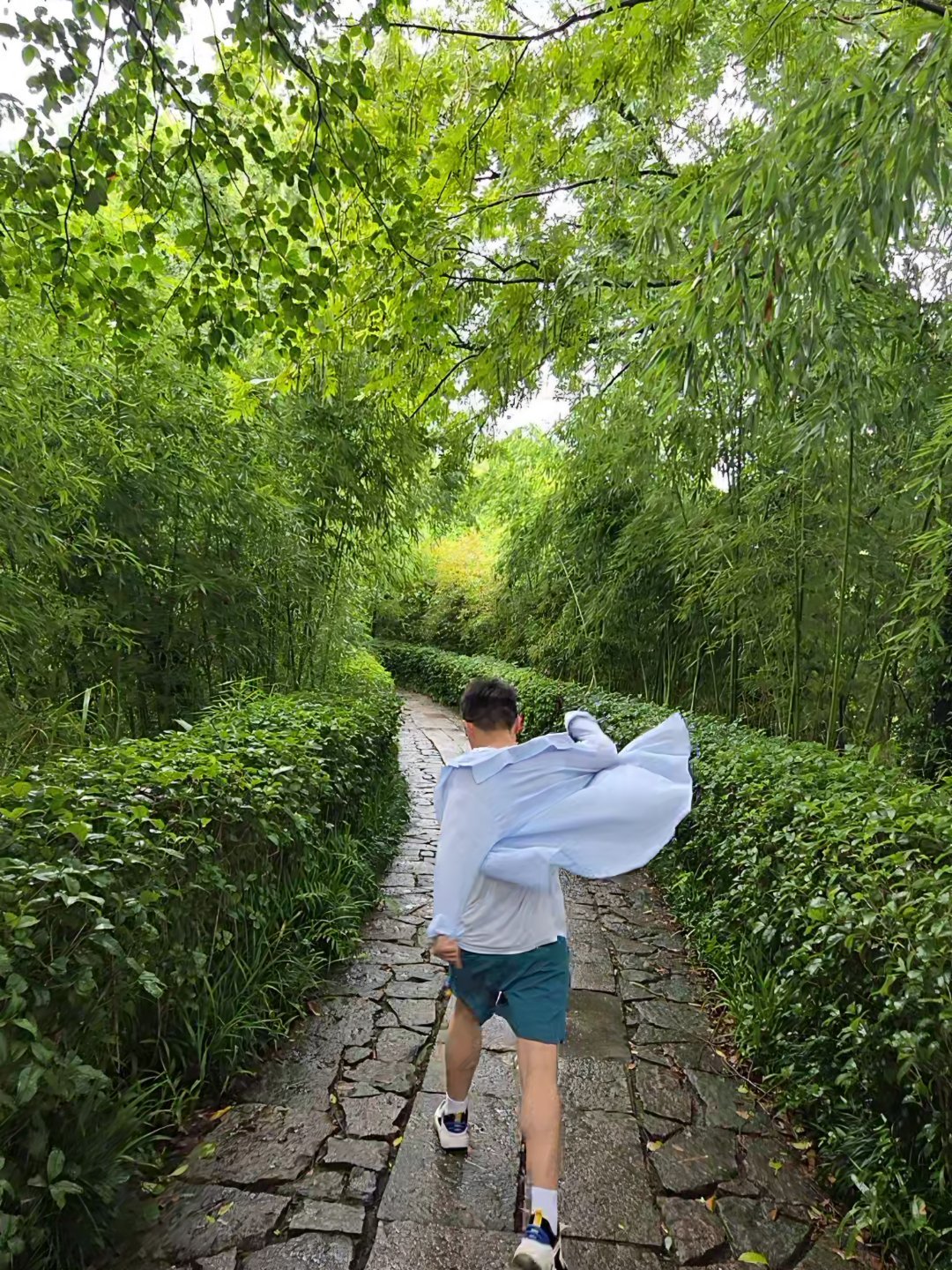 跟着大周一起来和他的小老乡面基～是个好看的（好像有腹肌的）小帅哥诶～一起约了云南