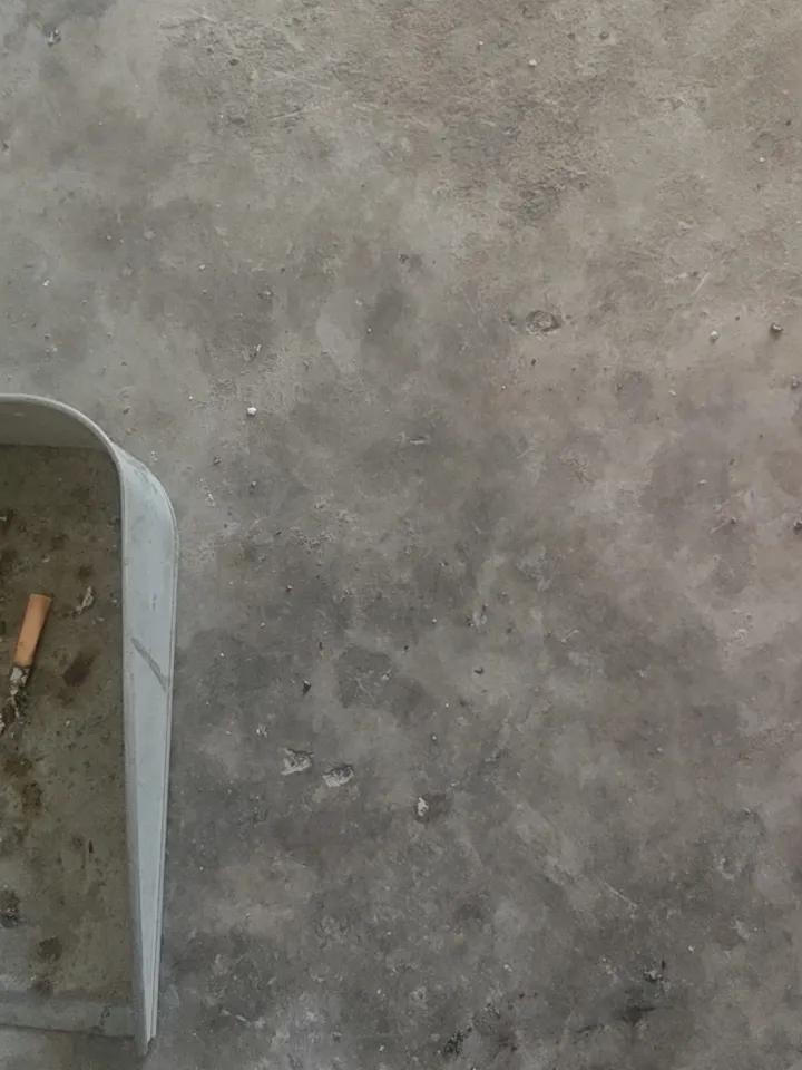 电脑硬盘导致不开机怎么办我觉得硬盘问题只能导致电脑不能进入桌面，不太可能不开机，