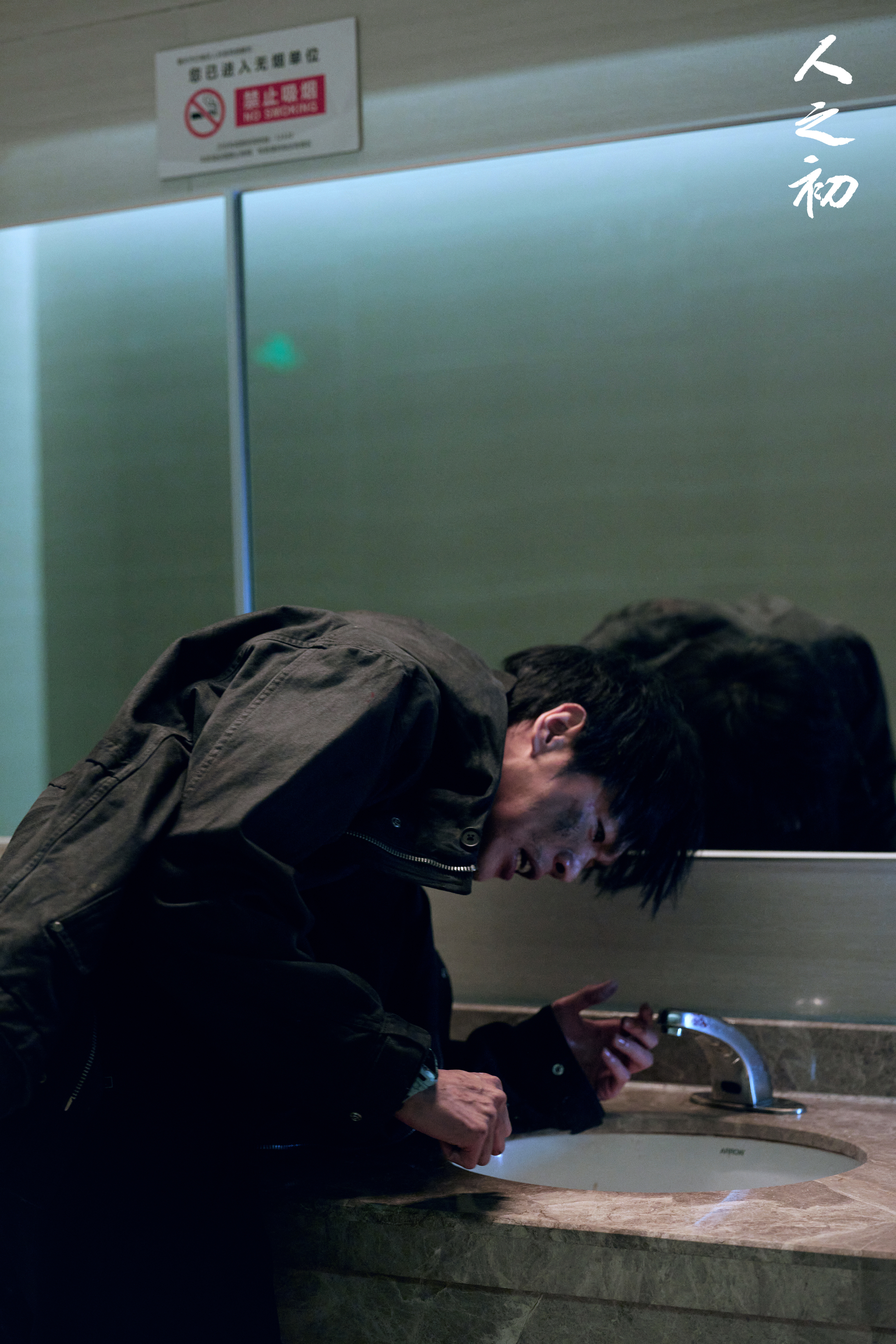 其实看《人之初》的过程，很像我当年看小说《三体III》时的感觉，每个角色都有非常