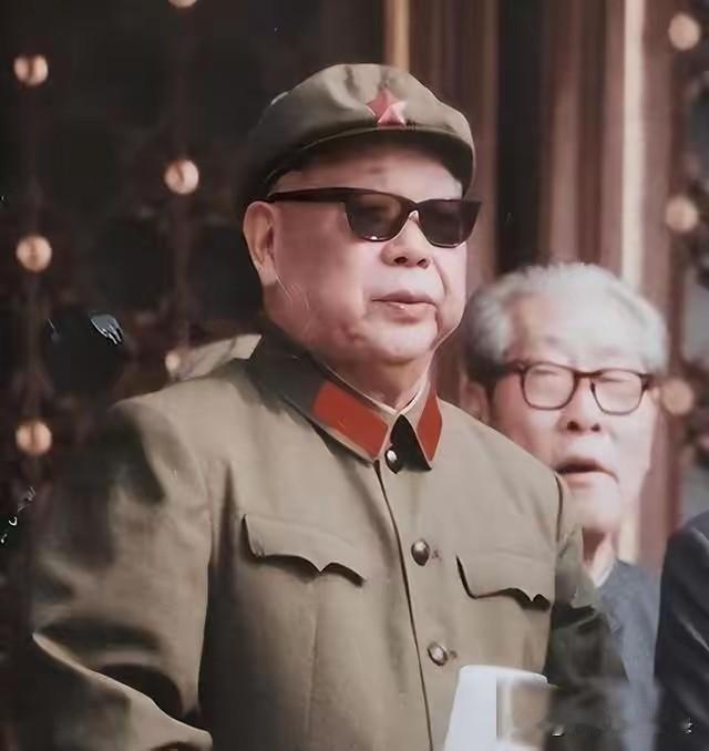 向忠诚毛主席、忠诚社会主义公有制道路、忠诚最广大工农大众最根本利益的陈锡联老将军