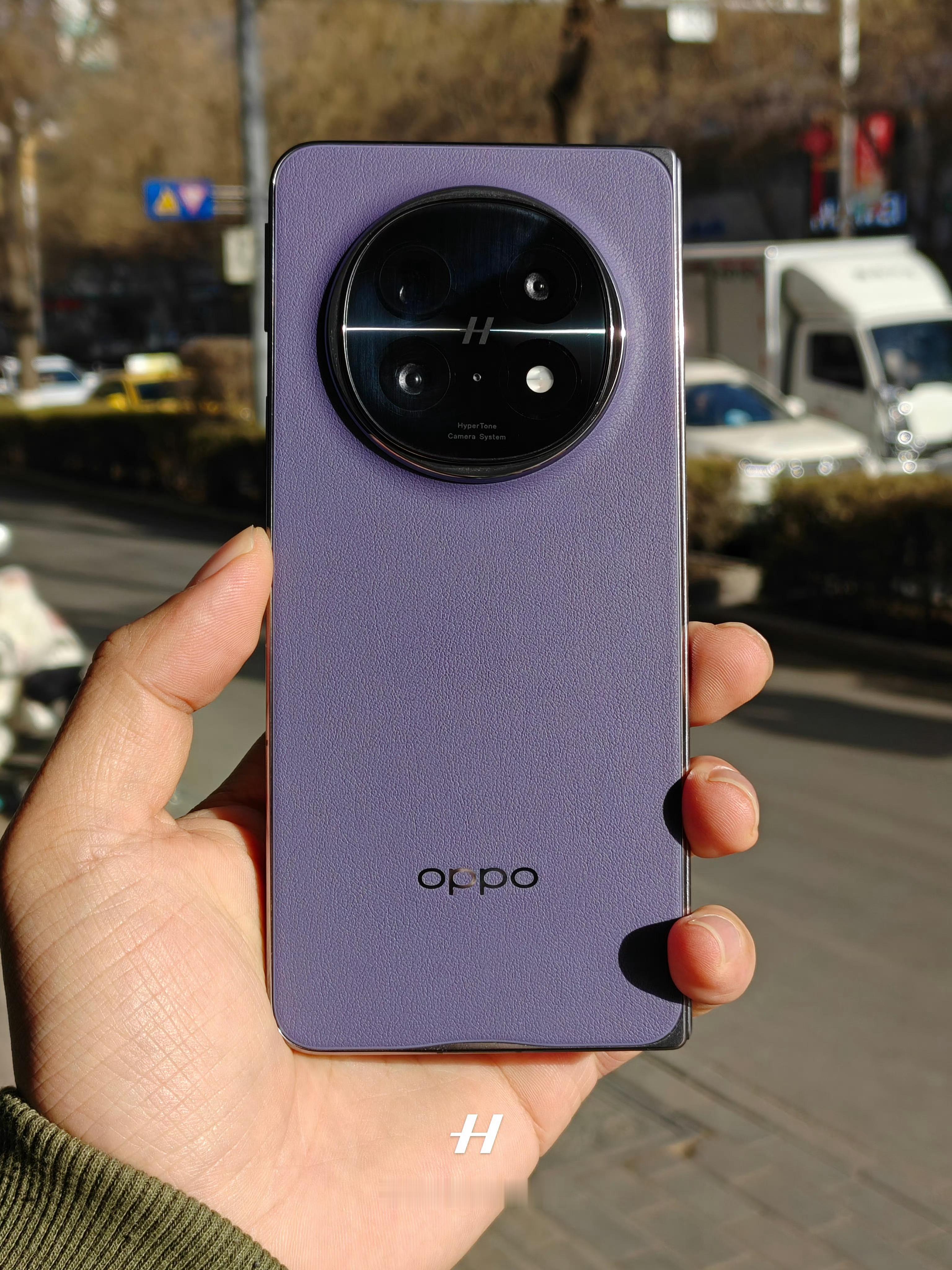 26年你希望折叠屏怎么进化再轻一点，再薄一点，折痕再浅一点，影像再强一点，续航再