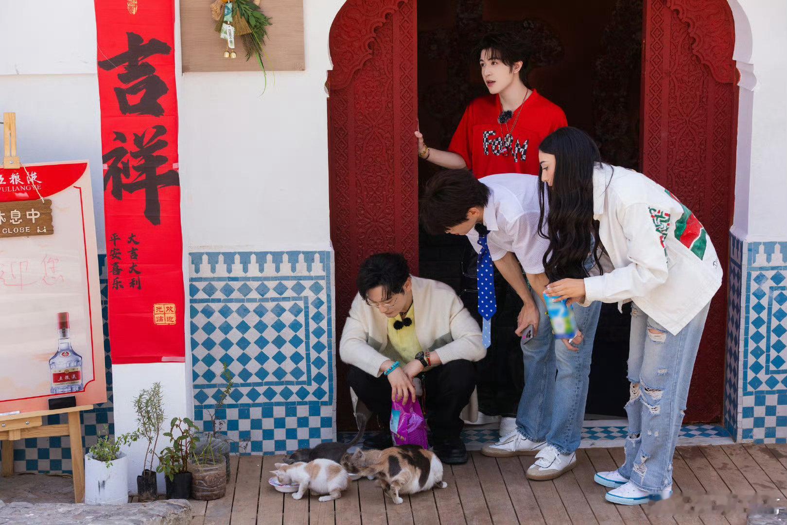 尹浩宇[超话]尹浩宇给芒果贡献了洗碗KPI派派在非洲厨房洗碗的样子也太有画面感了