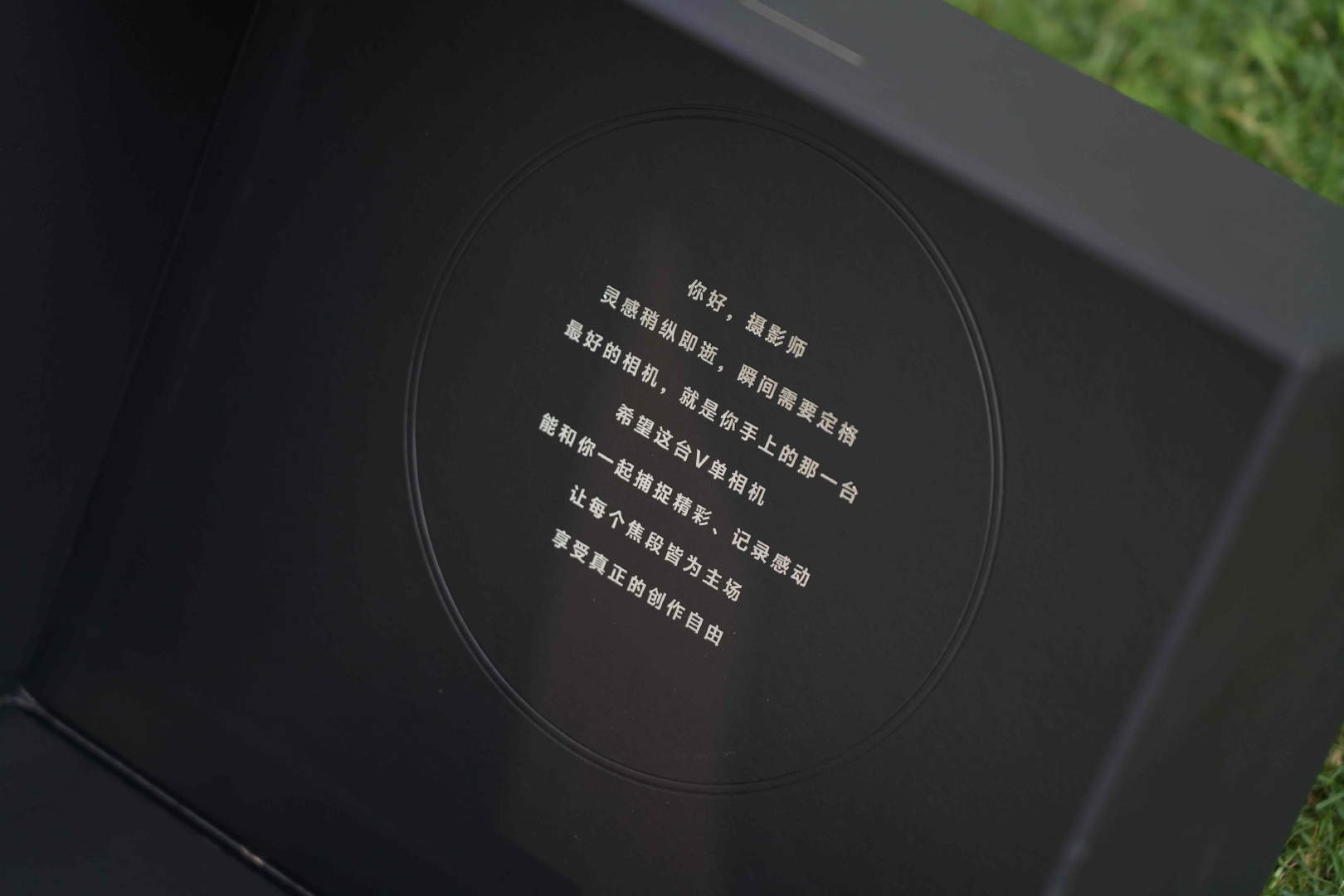 我的手机镜头开了外挂 最近蓝厂这套vivo X300 Ultra摄影师套装很火啊