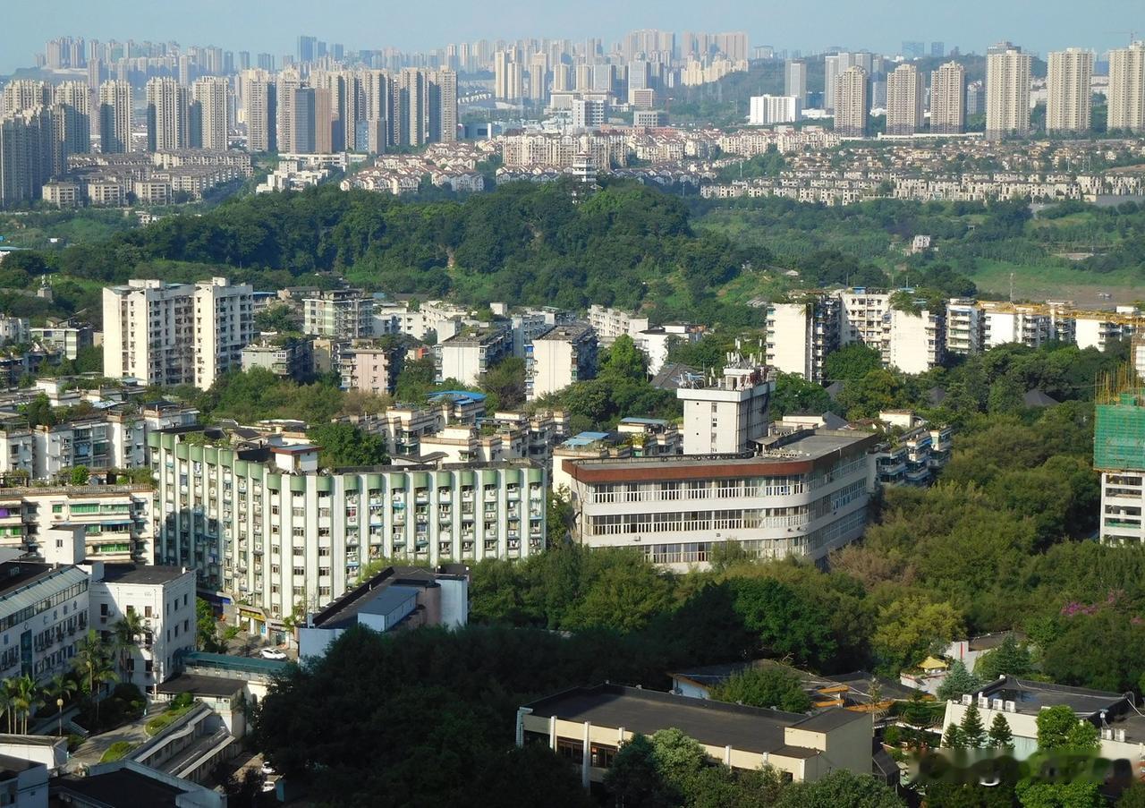 2019年拍摄的嘉陵集团家属区，那时候厂区已经搬迁璧山好几年了，原来厂区地盘卖给