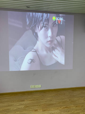 其实广告很明显 甚至身材也很明显 性感🫦也很明显