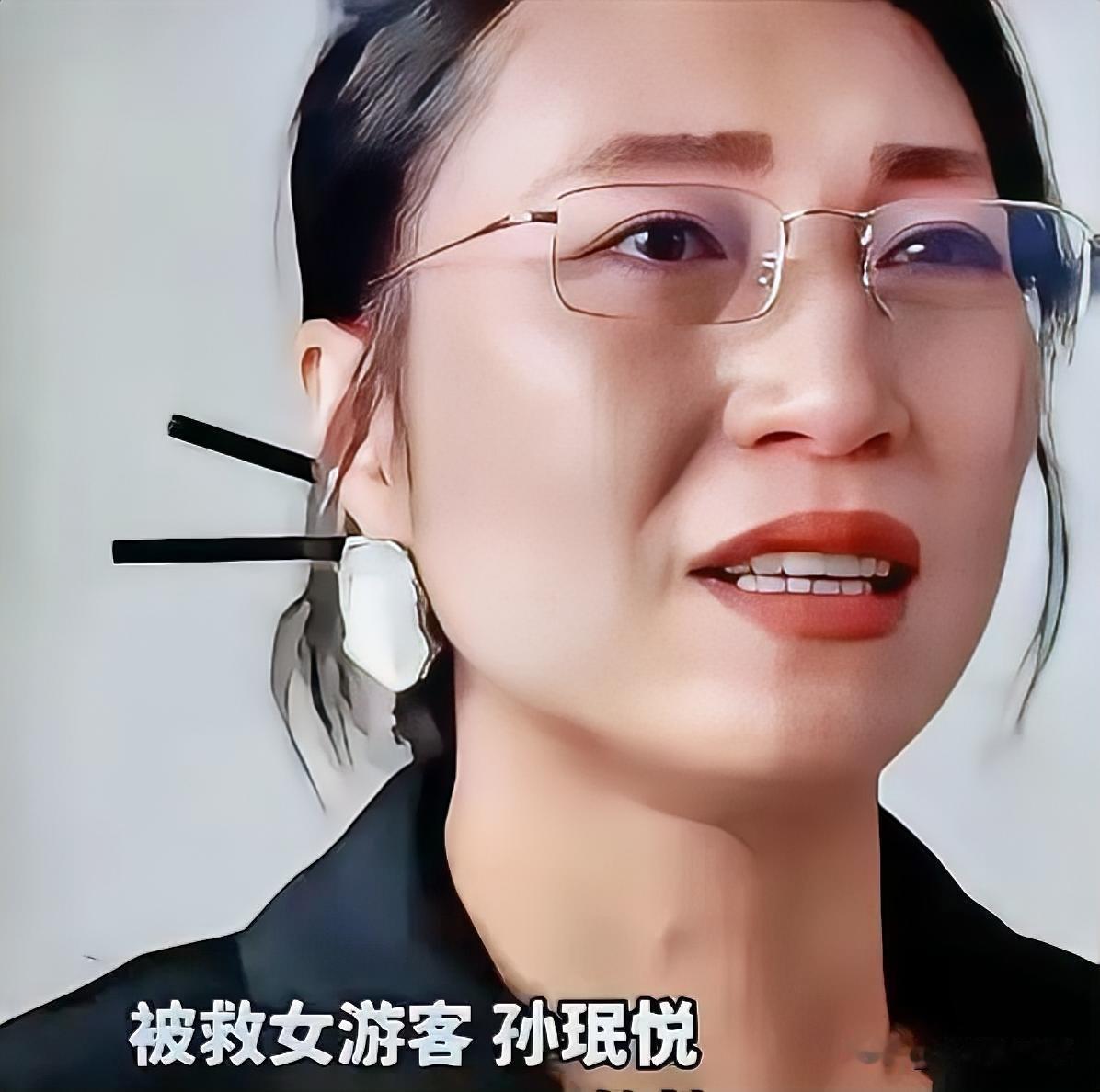 浙江金华龙潭大峡谷，38岁的妈妈为给女儿拍照，脚底打滑，从20米高的悬崖砸进深潭