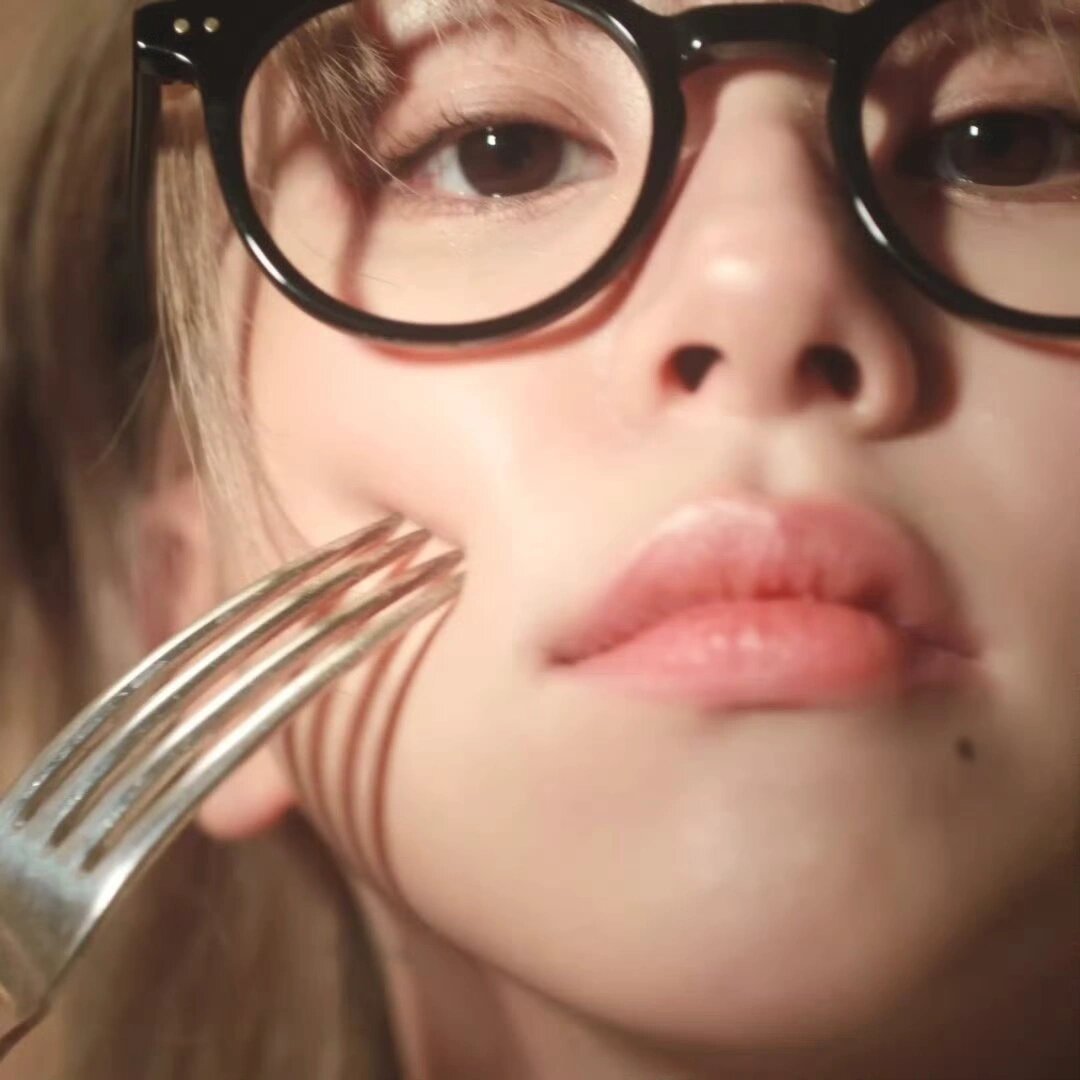 孙彩瑛   头像合集#无水印头像# ​​​