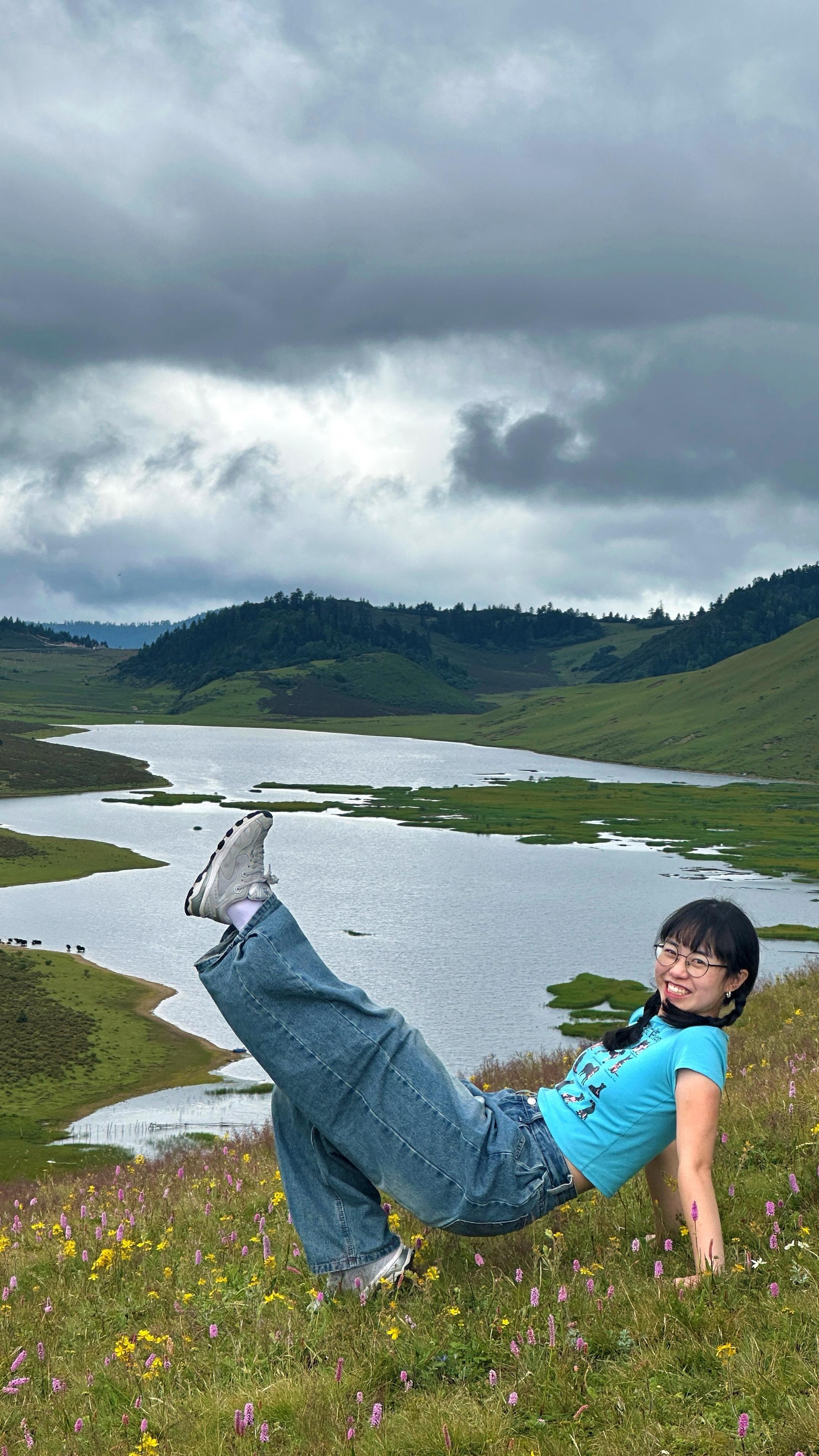 人应该从喜欢里面感受力量和快乐 而不是花光所有力量和快乐去喜欢…