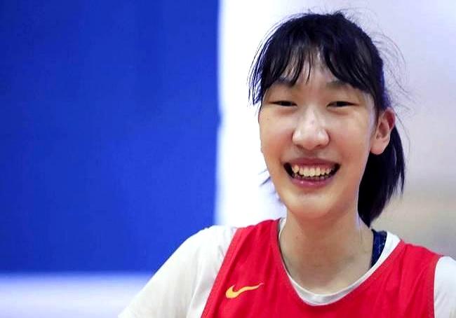 开局被马里打了5比0，我在武汉现场攥的矿泉水瓶都捏变形了。
韩旭上来先包了全队