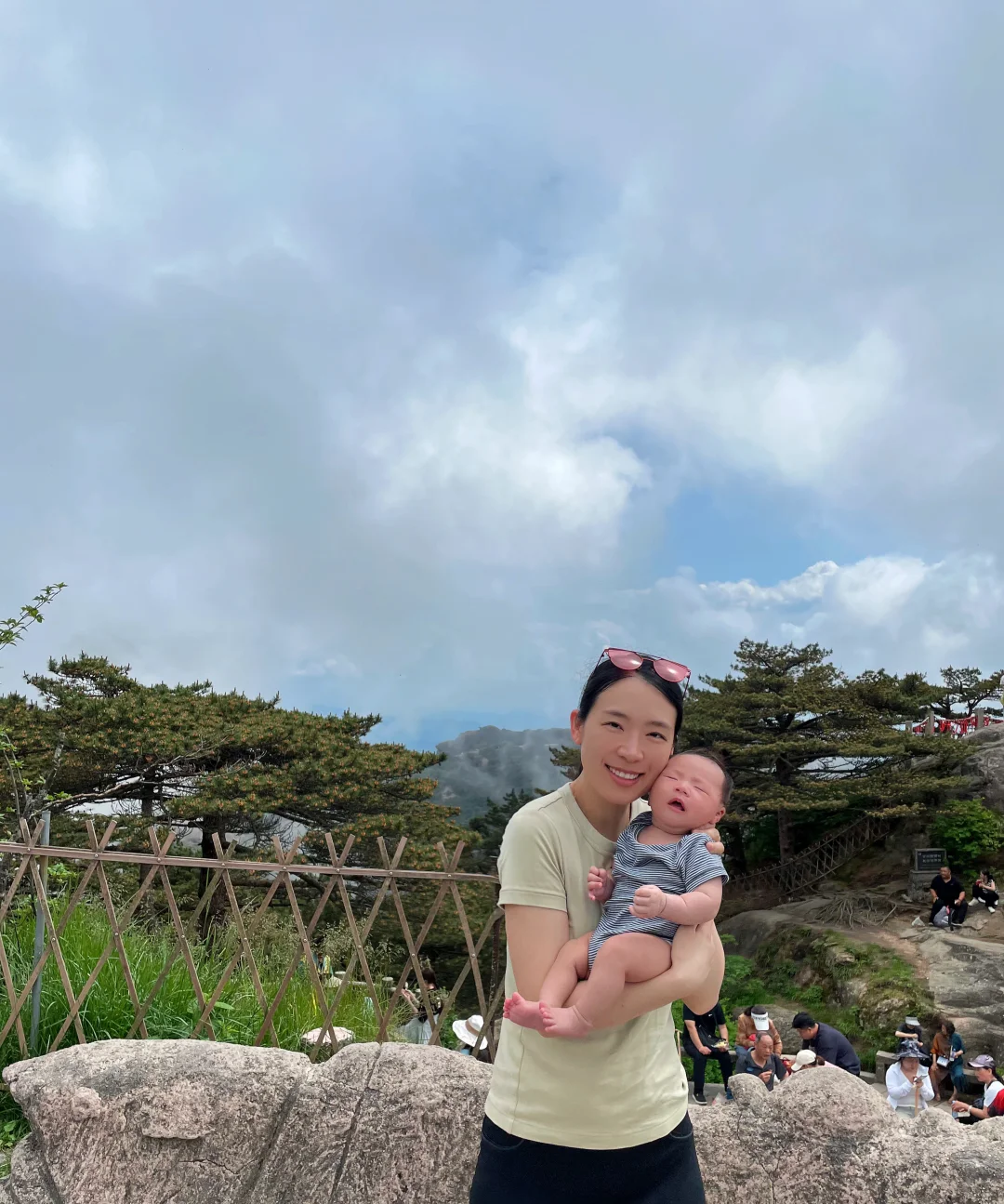 挑战带6周娃、60岁老妈、85岁外婆爬黄山