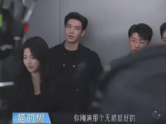 陈星旭当着卢昱晓面开hq，太没品了吧 