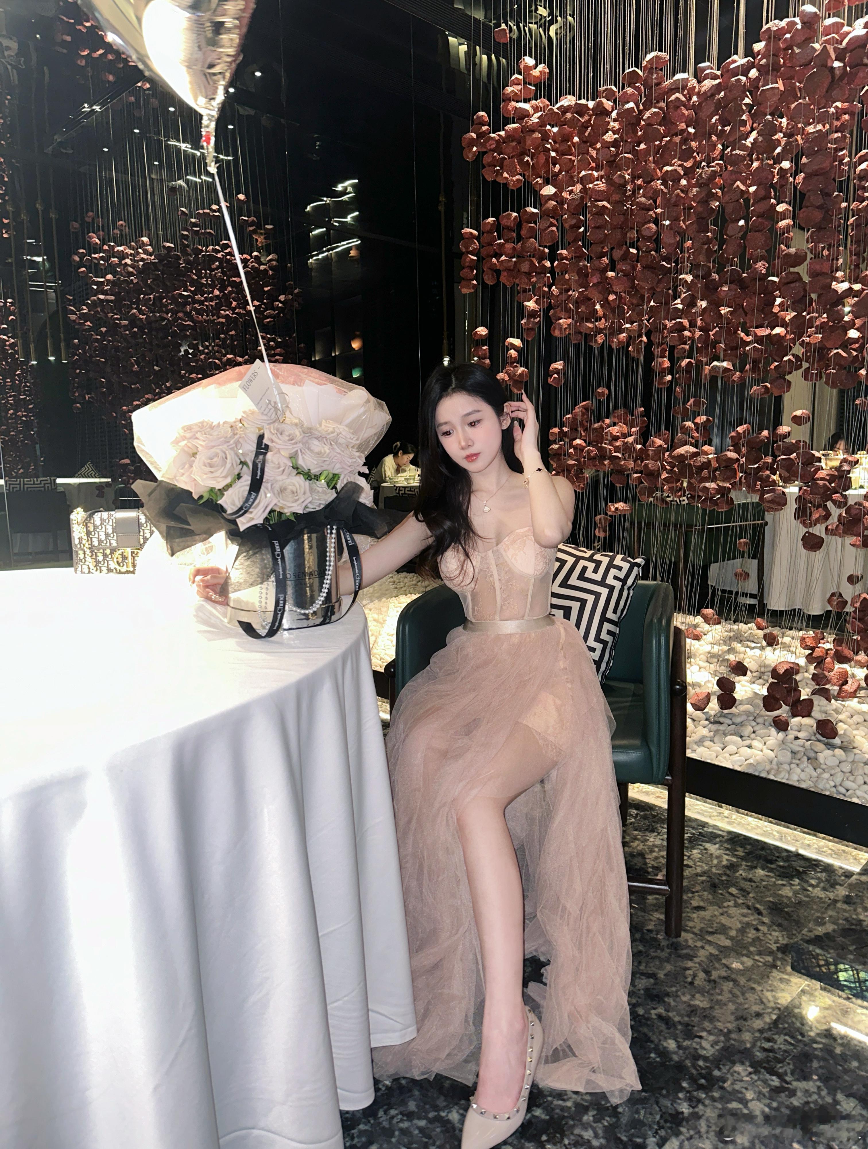 人与人之间的滤镜不过是一双偏爱的眼睛 ​​​