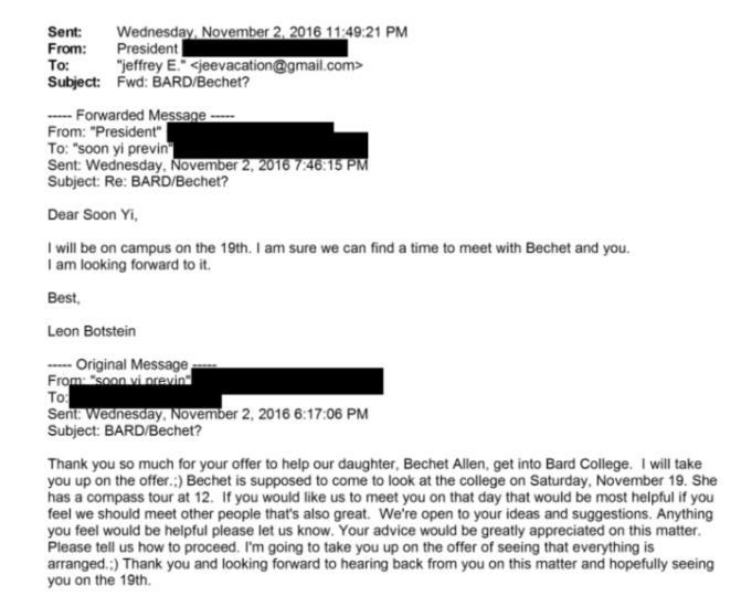 一边是文艺片大师，一边是“萝莉岛”的座上宾？
伍迪·艾伦的双面人生，可比他拍的那